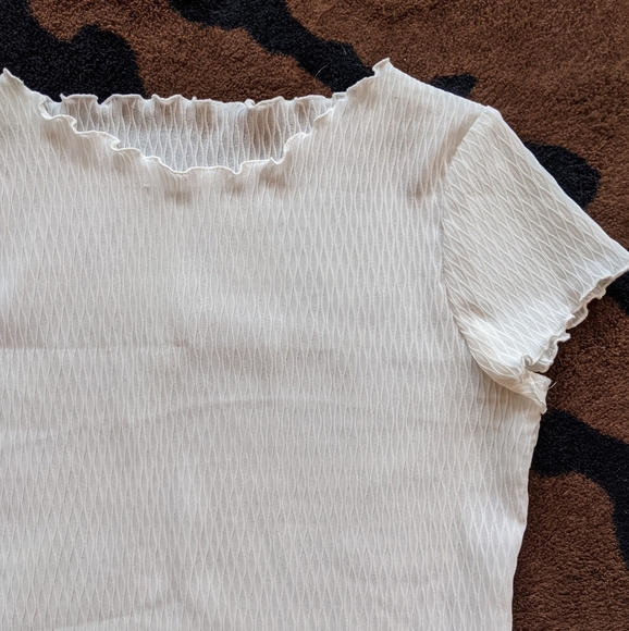 WHITE RUFFLE - Picture 2 of 4